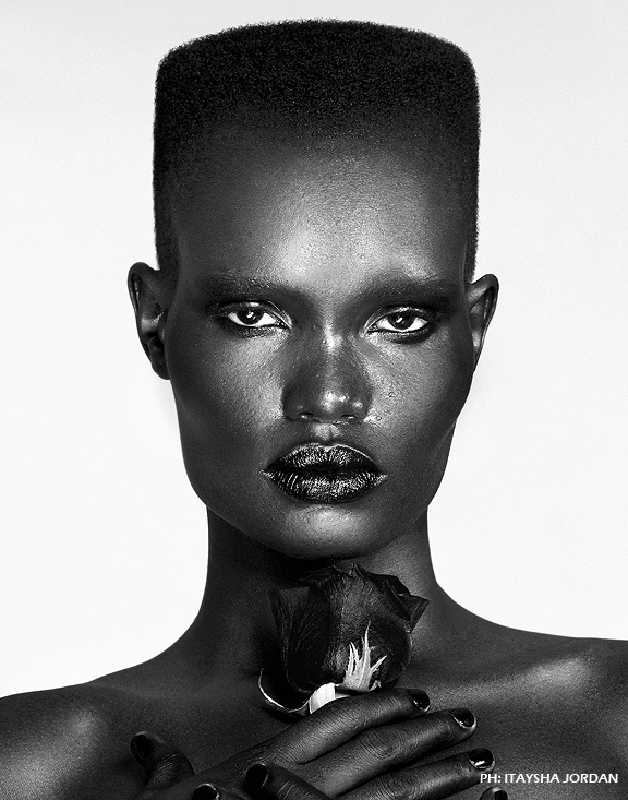 Akiiki: Haute Model Watch, Noir Africa