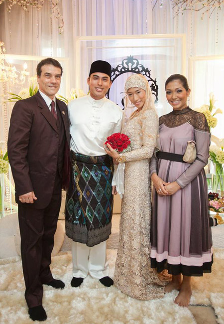 Orange_Pinggouu: Jehan Miskin & Julie Rhee Sah Suami Isteri