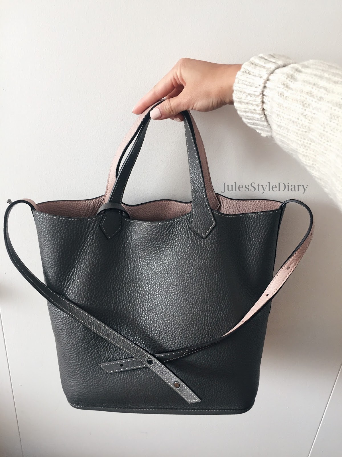 Jules Style Diary The Perfect Reversible Minimalist Handbag If You Re Looking For A Versatile Handbag Then I Have The Bag This Plus Reversible Tote By Palla Handbags