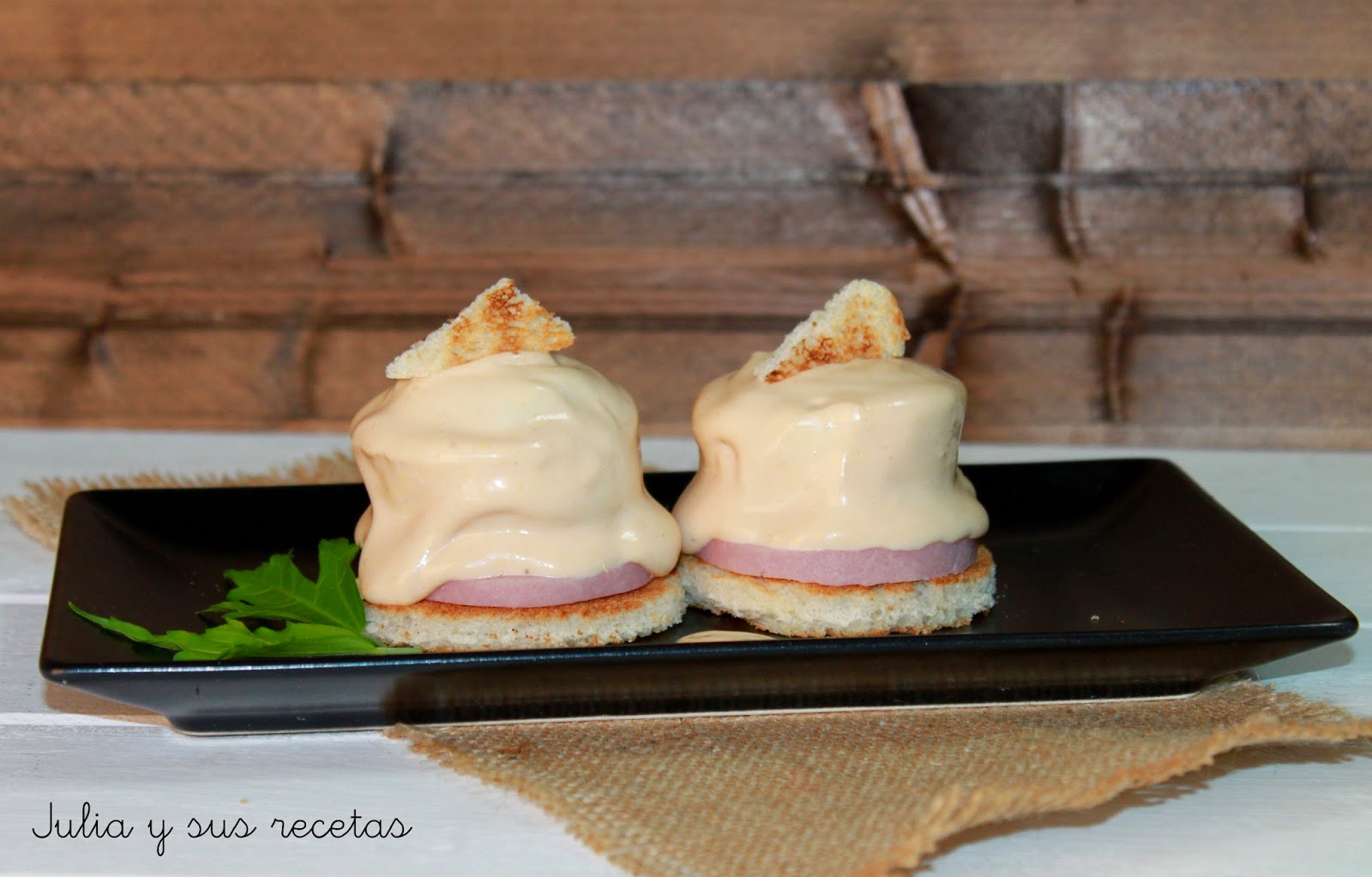 Huevos en molde con salsa rosa. Julia y sus recetas
