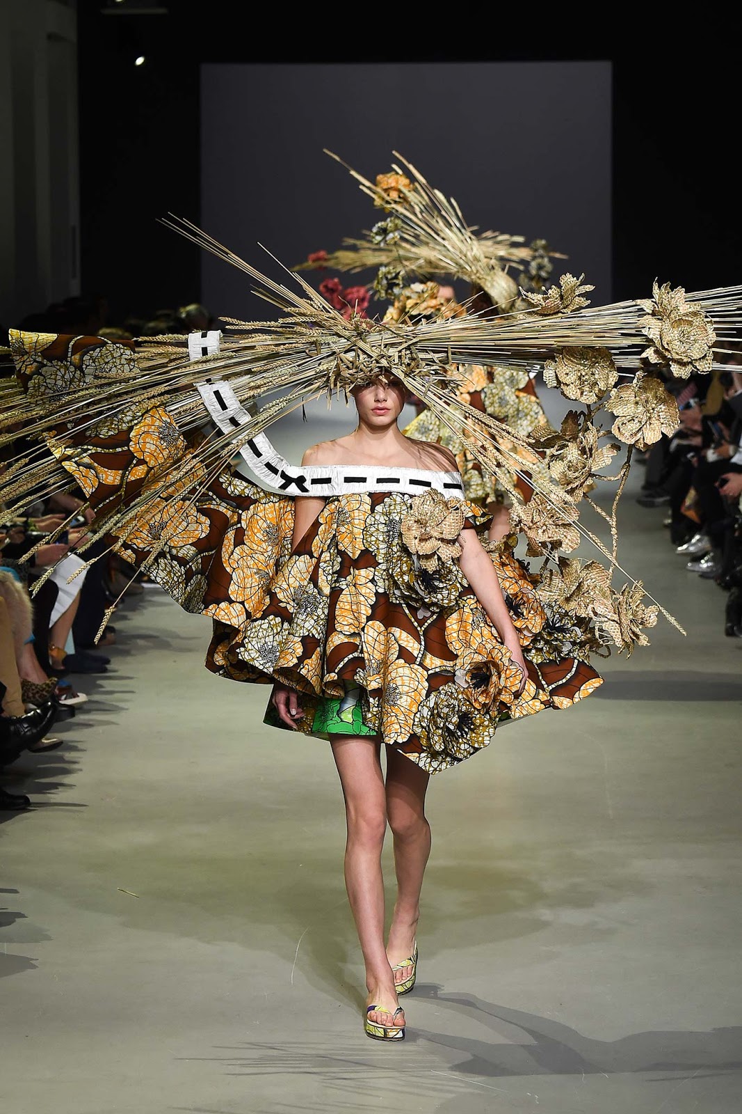 Fusion Of Effects: Walk the Walk: Viktor & Rolf S/S 2015 Haute Couture ...