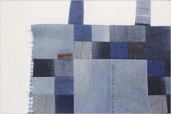Sew a Patchwork Denim Shopping Bag from Recycled Jeans. Photo Sewing Tutorial.
