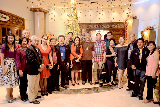 MARCO POLO DAVAO LIGHTS UP GOLD AND ROSES CHRISTMAS TREE