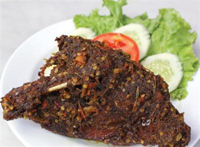 Judul Utama: Bebek Madura Hitam Pedas: Resep Rahasia, Sensasi Pedas Membara, dan Tips Membuatnya di Rumah