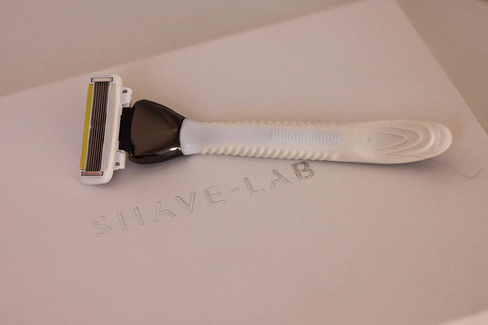 Make(me)up Shave Lab Zero maszynka do golenia.