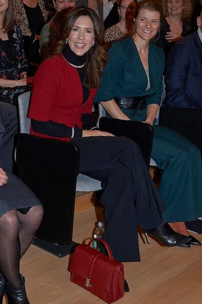 Crown Princess Mary wore a red coat which she had worn in 2013. Mary Foundation and Lev Uden Vold (Live Without Violence)