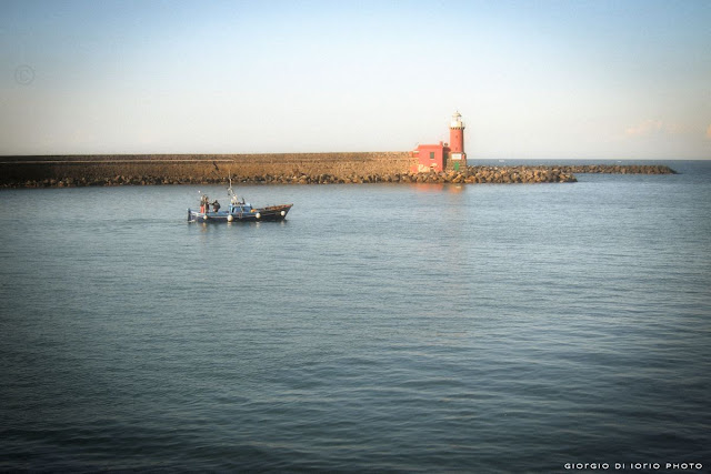 Lighthouse Ischia, Il Faro di Ischia Porto, foto Ischia, Pescatori, barca, boat, gozzo ischitano, barca di pescatori, fisherboat, 