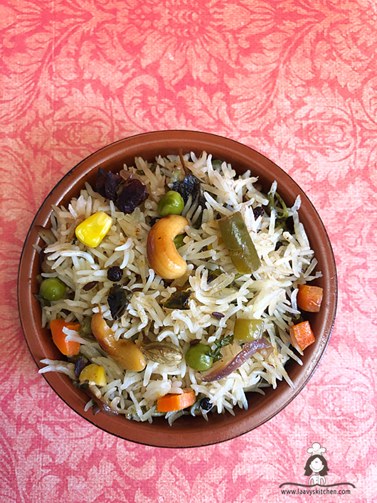 Laavy's Kitchen A food blog by Laavy Easy Vegetable Pulao in Instant