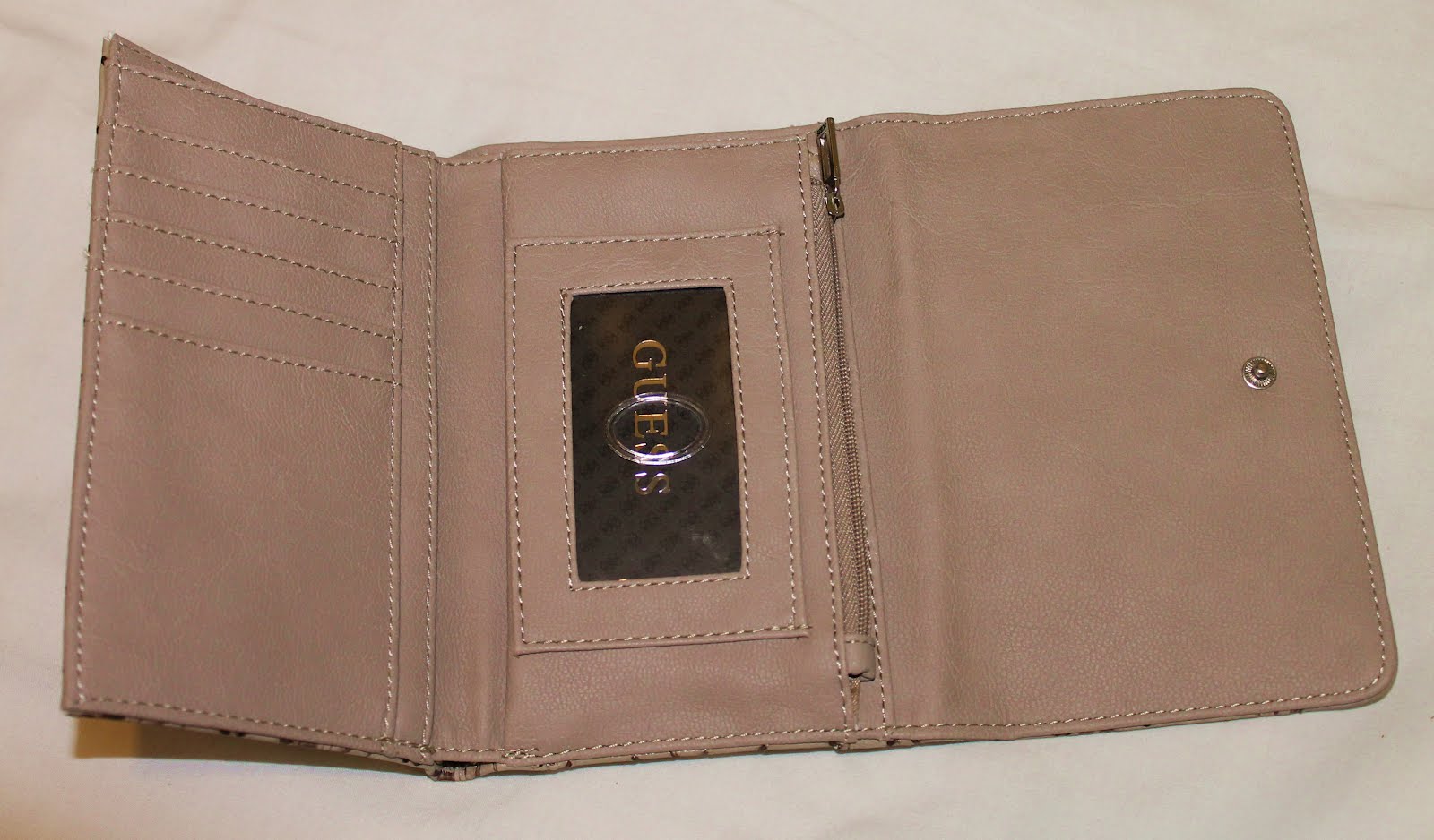 Boutique Malaysia GUESS WOMENS PERLA MEDIUM TRIFOLD WALLET