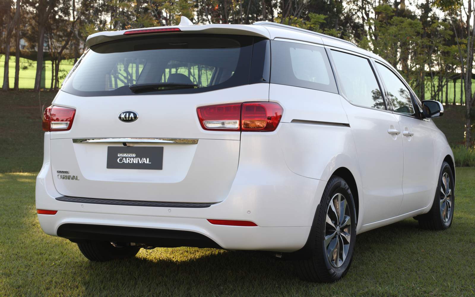 Kia Grand Carnival 2015