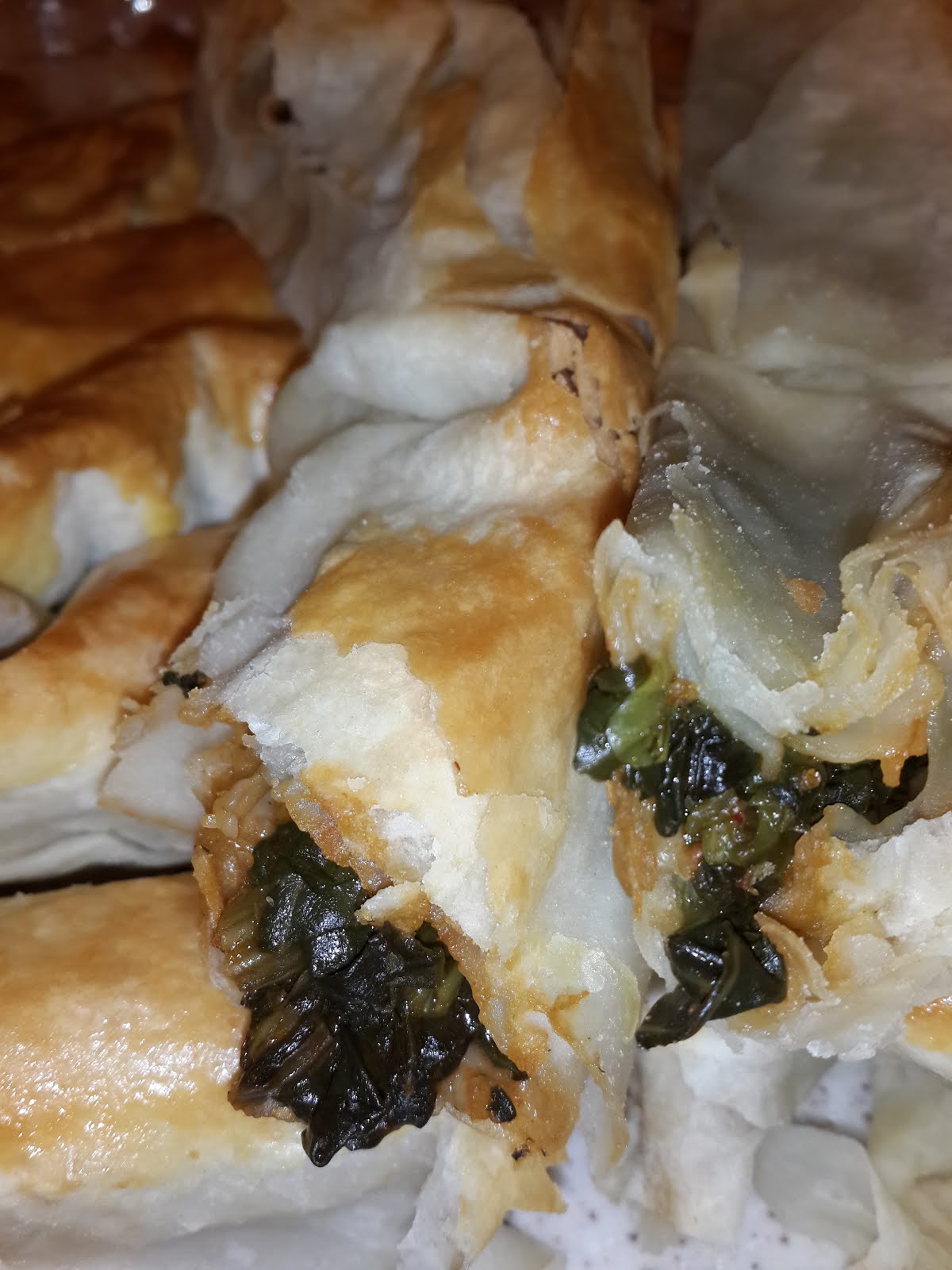 Kiraz Dünyası: Ispanaklı Börek Kiraz Dünyası: Ispanaklı Börek