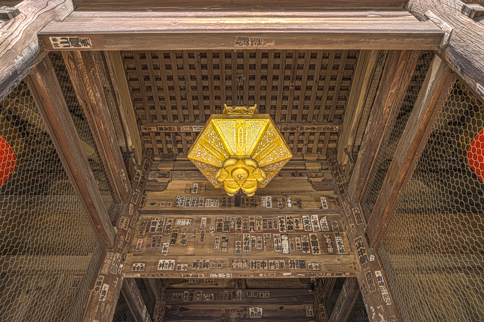 仁王門の飾りHDR写真
