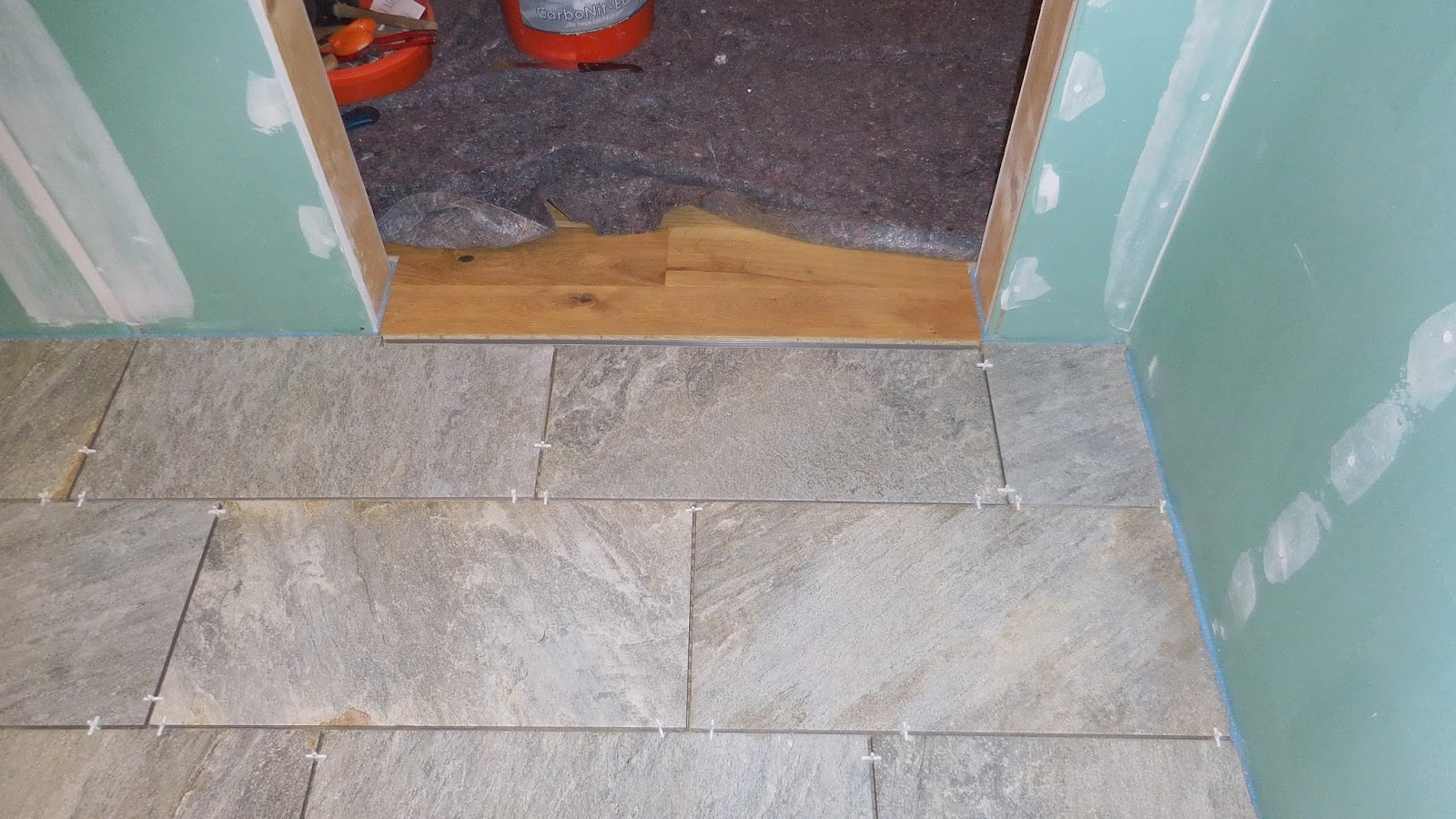 Schroli´s Baublog: Badezimmer verfliesen