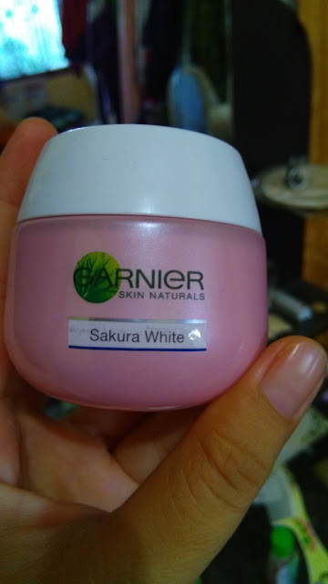 garnier sakura white