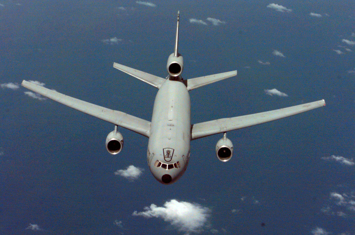 Ai image extender. Kc-10. kc 10 самолет. kc-10 extender арт. kc-10 usaf.