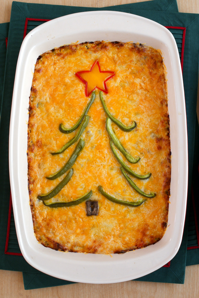 Holiday Hash Brown Casserole is a cheesy potato breakfast casserole that is loaded with fresh veggies and turkey sausage, making it truly holiday-worthy! #sponsored