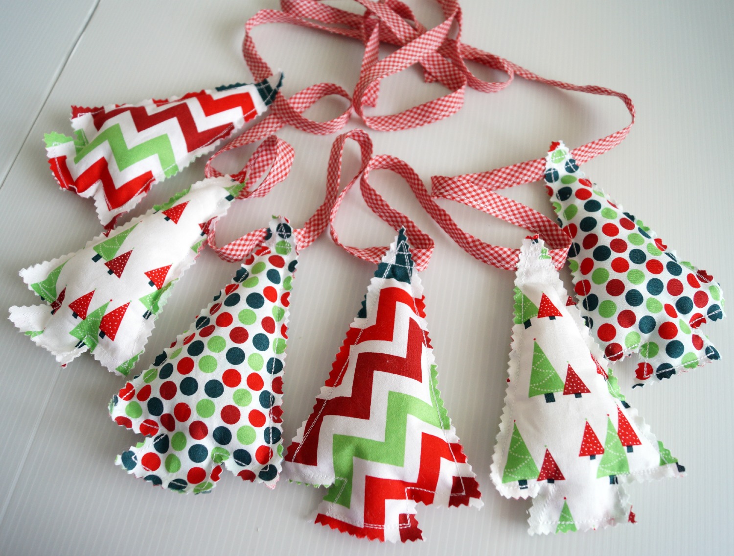 Christmas Tree Garland Tutorial + Pattern {Handmade Christmas