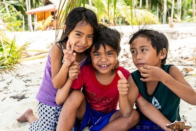 Enfants-NaoNao-beach-Port-Barton-Palawan-Philippines