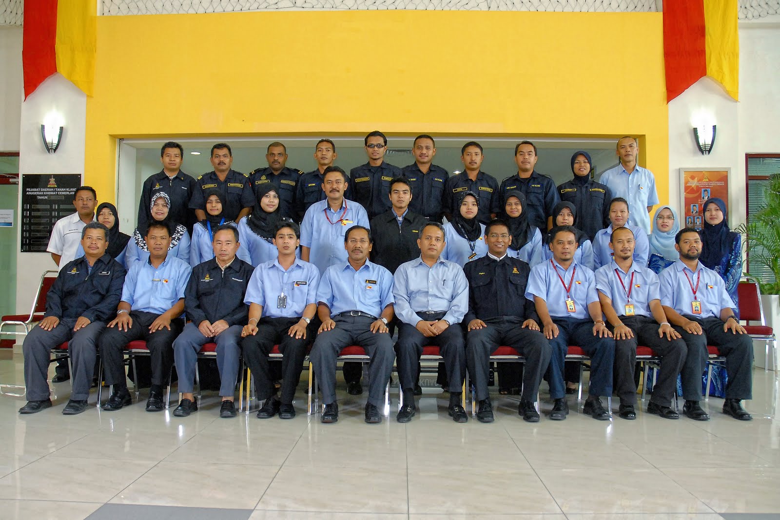 FienaAkie Pejabat Daerah Tanah Klang..