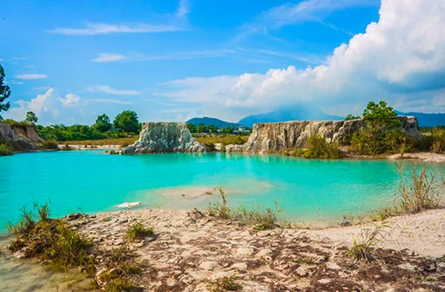 Gambar Danau Biru Di Kepulauan Riau