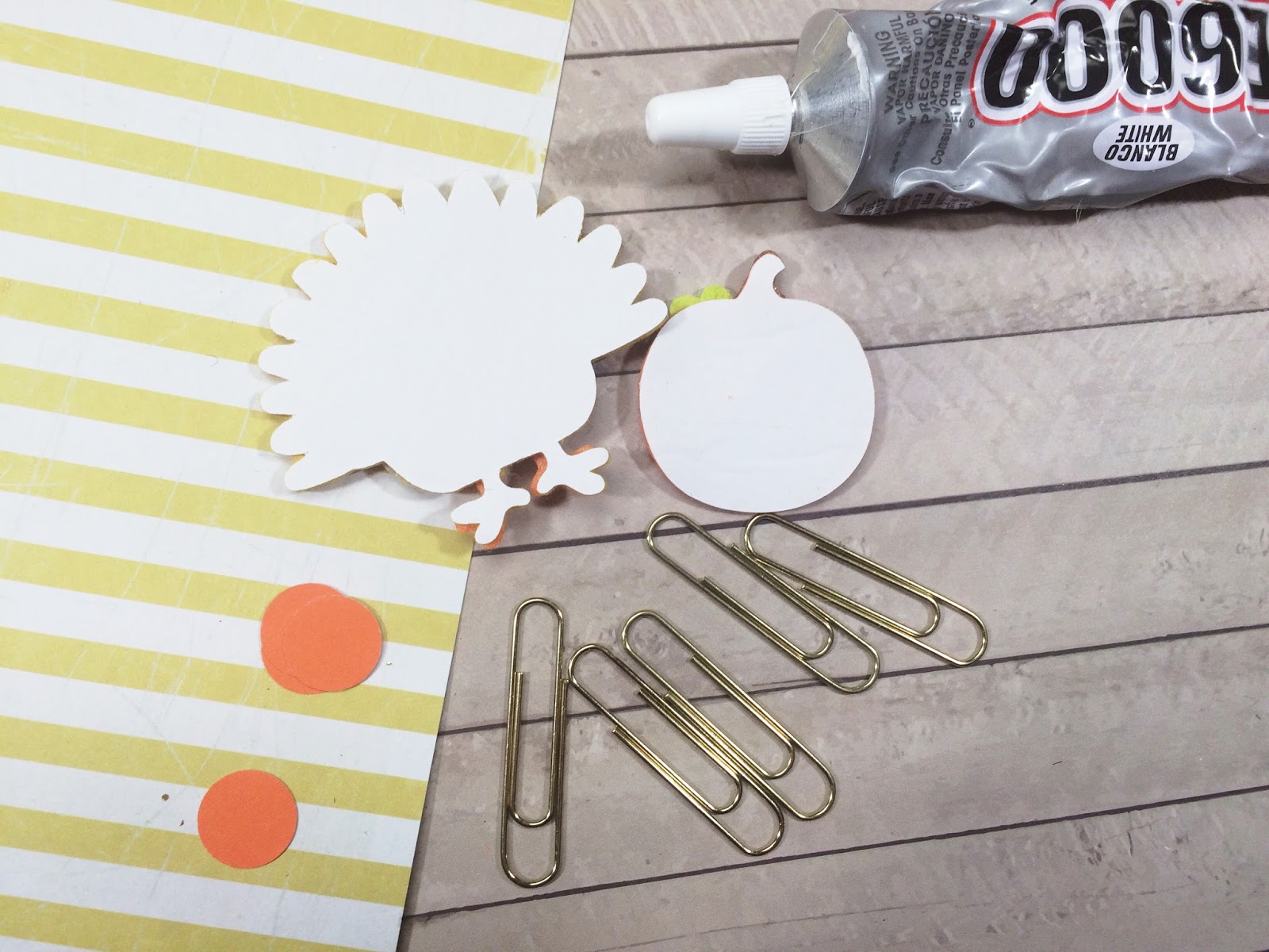five sixteenths blog Make It Monday // Easy DIY Planner Paper Clips