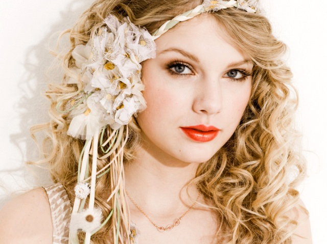 Celebrity Collections: Hollywood Actress & Singer Taylor Swift’s