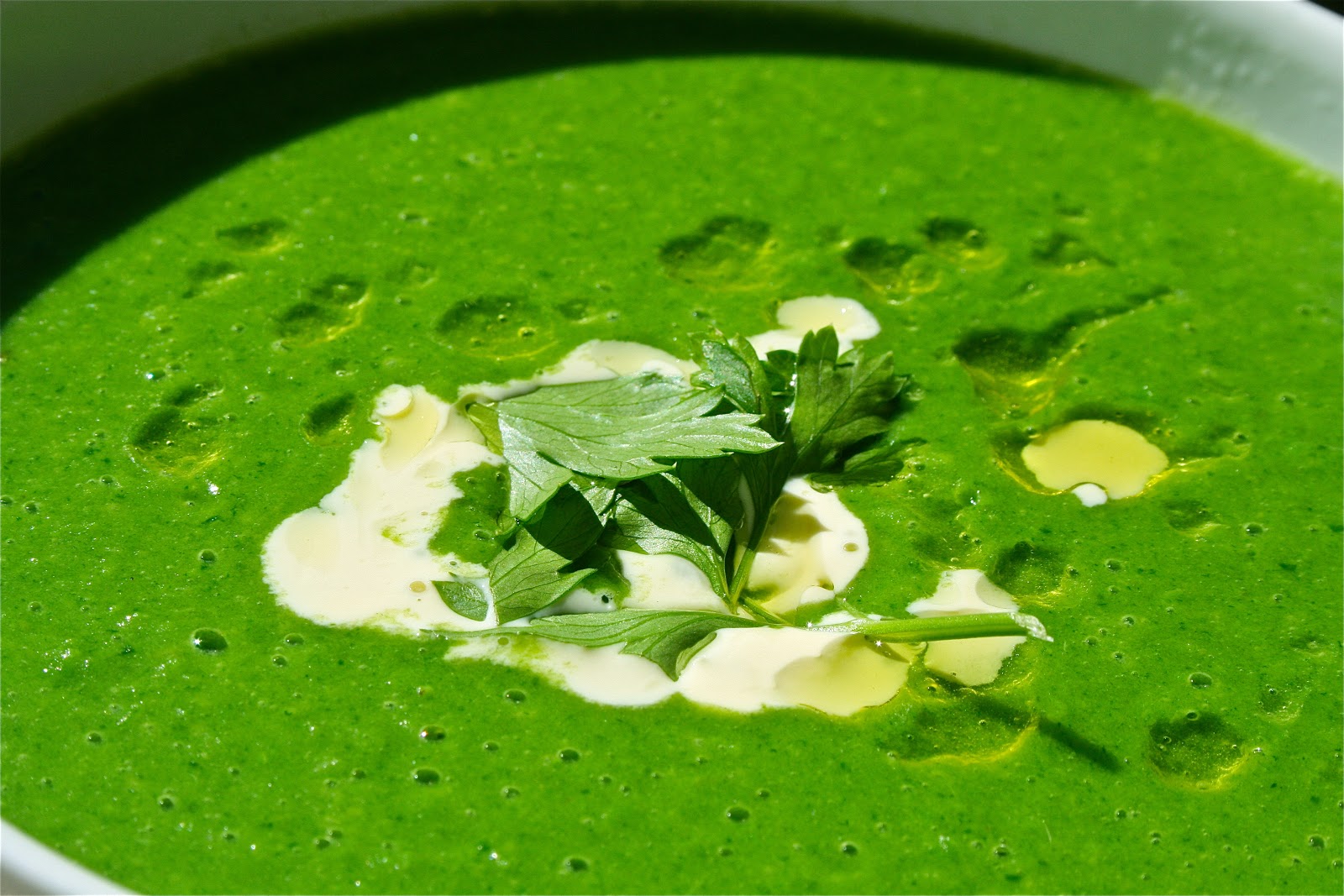 Добавим воды в горячее масло. Можно ли добавлять масло в суп. Суп пузыри с маслом. Плавление сливочного масла. Озонирование подсолнечного масла.