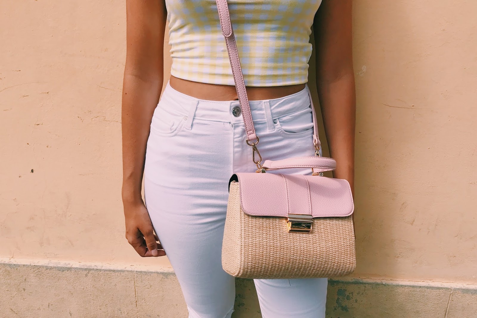 22 Things Every Modern Woman Should Carry in Her Purse