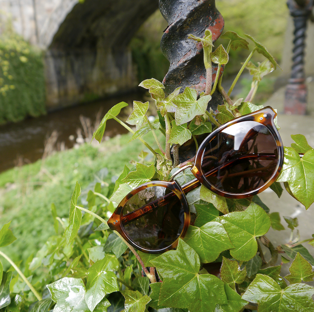 Murray tortoise shell sunglasses Scottish blogger, Edinburgh, Scottish street style, fun street style, colourful street style, colourful blogger, sunlglasses style, #seewithiolla, iolla, Scottish summer, Murray sunglasses, tortoise shell sunglasses