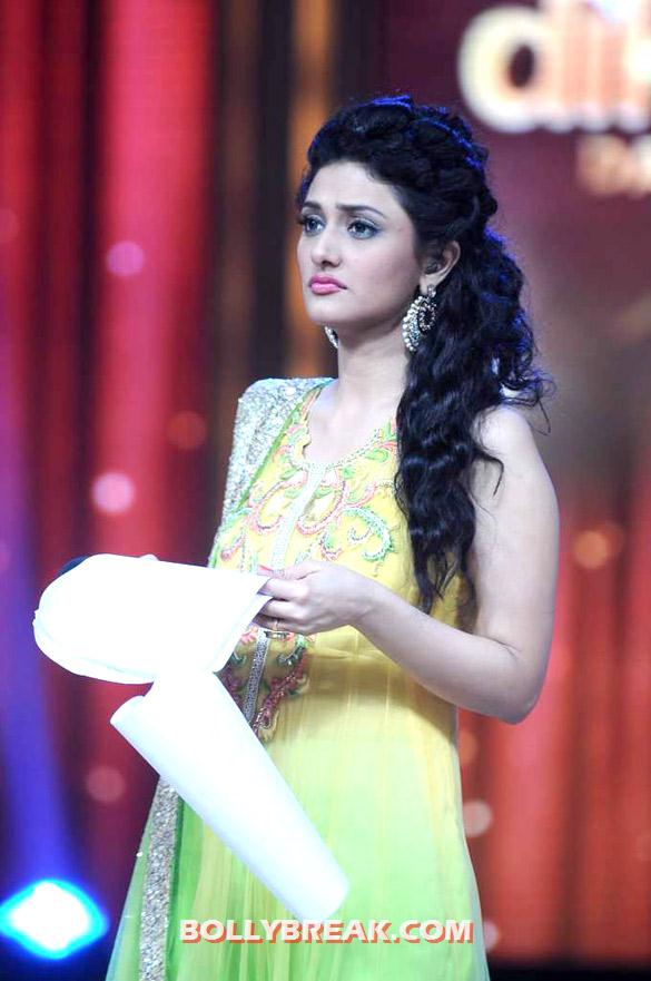 Ragini Khanna Jhalak Dikhhla Jaa 5 - (5) - Salman & Katrina on the sets of 'Jhalak Dikhhla Jaa 5'