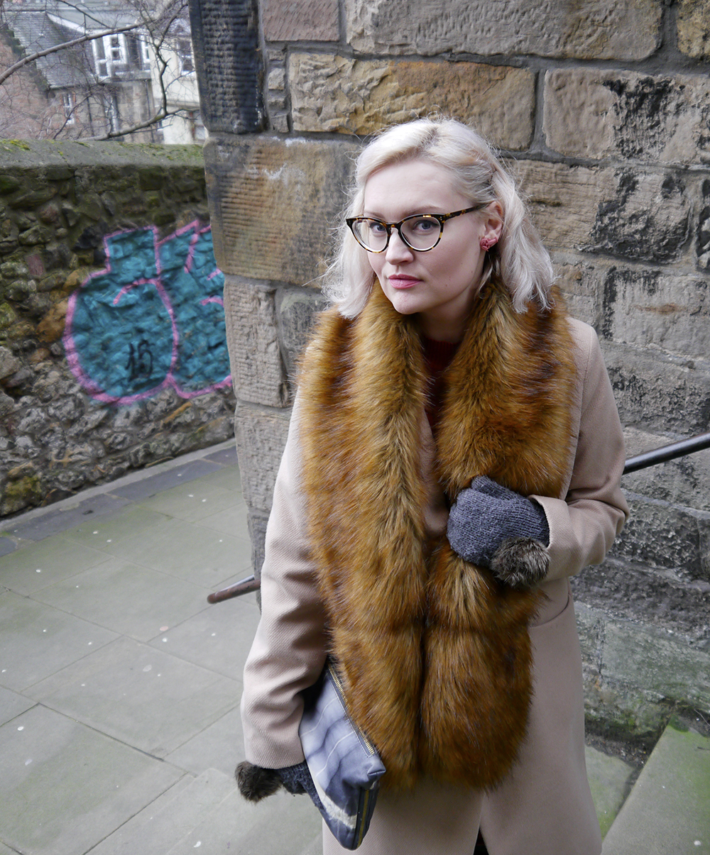 Oversized faux fur scarf trend as worn in Edinburgh by Scottish vintage fashion blogger Kimberley Wardrobe Conversations Oversized faux fur scarf trend as worn in Edinburgh by Scottish vintage fashion blogger Kimberley Wardrobe Conversations