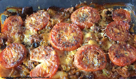 orzo uit de oven met plakjes tomaat bovenop