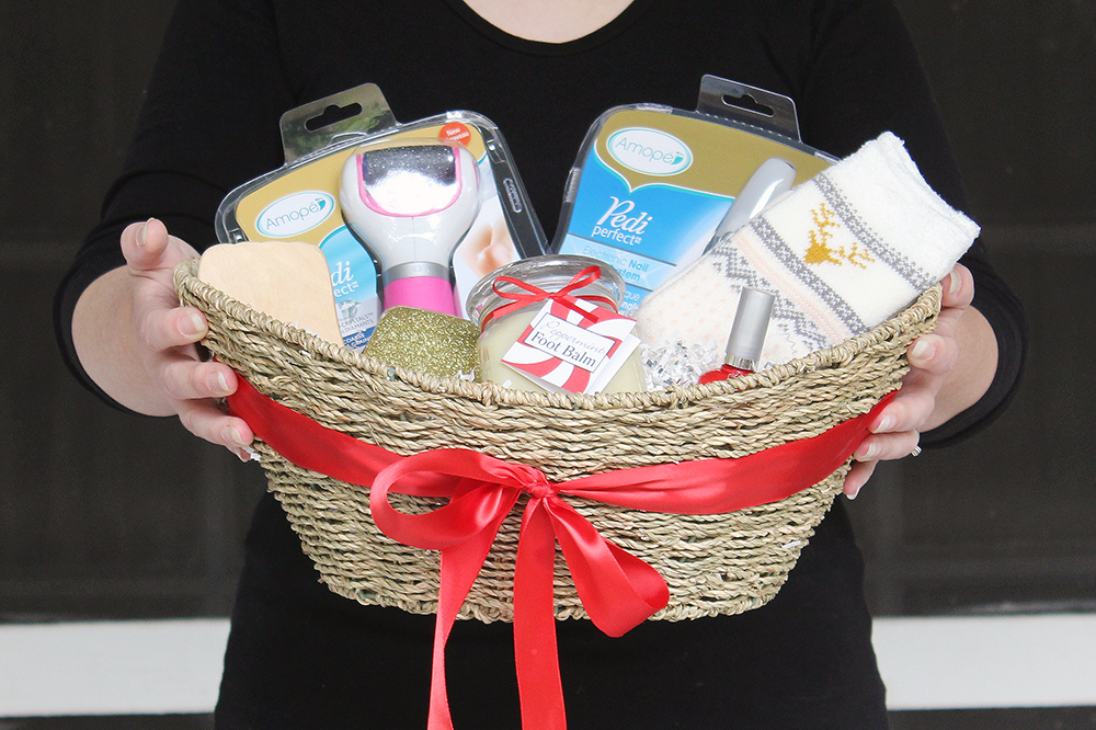 Southern Mom Loves Give a Mani/Pedi Gift Basket! {with DIY Peppermint