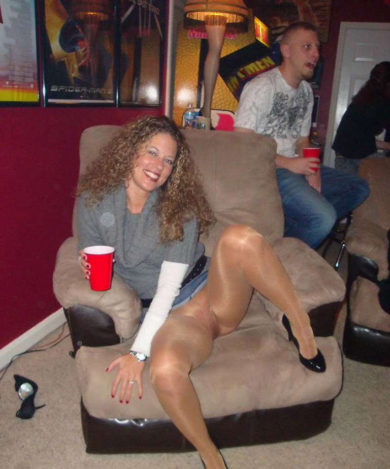blonde-drunk-women-spread-legs-wive