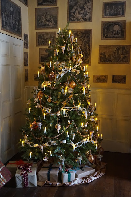 Travel - Christmas at The Vyne - Nic's Adventures
