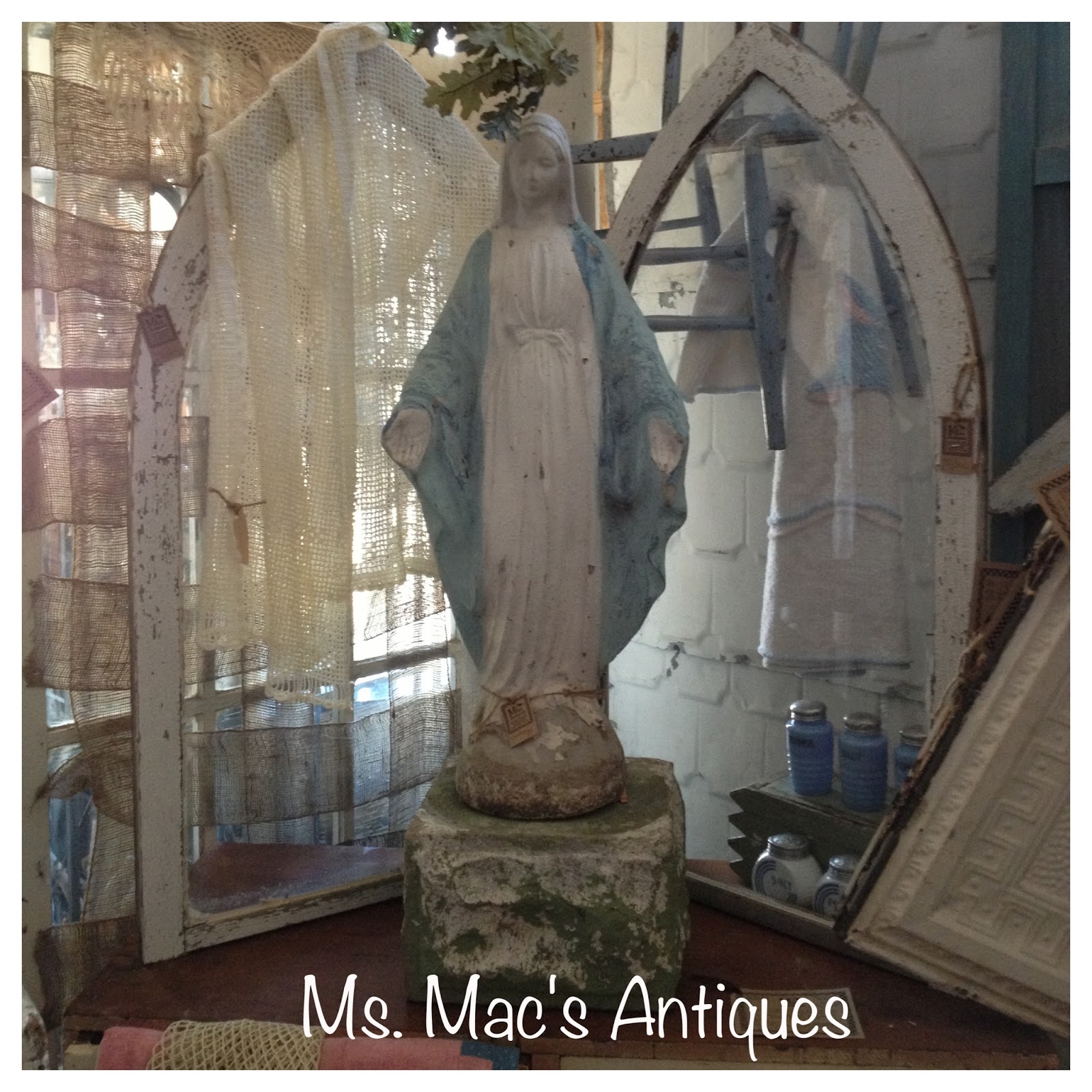 Ms. Mac's Antiques Janesville Shop Pictures