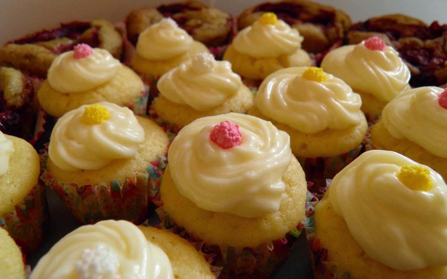 LisaCuisine: Zitronen-Cupcakes mit Schmand-Frischkäse Frosting