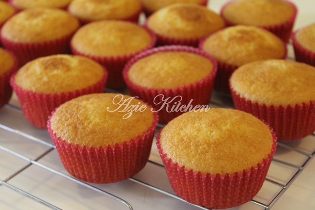 Perfect Vanilla Cupcakes Tempahan - Azie Kitchen