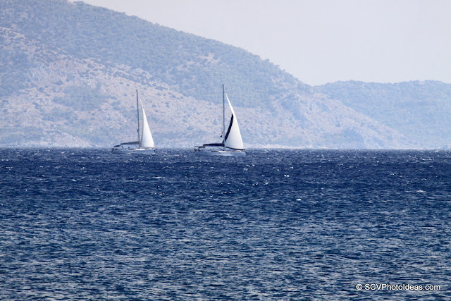 Two sailboats in the horizon