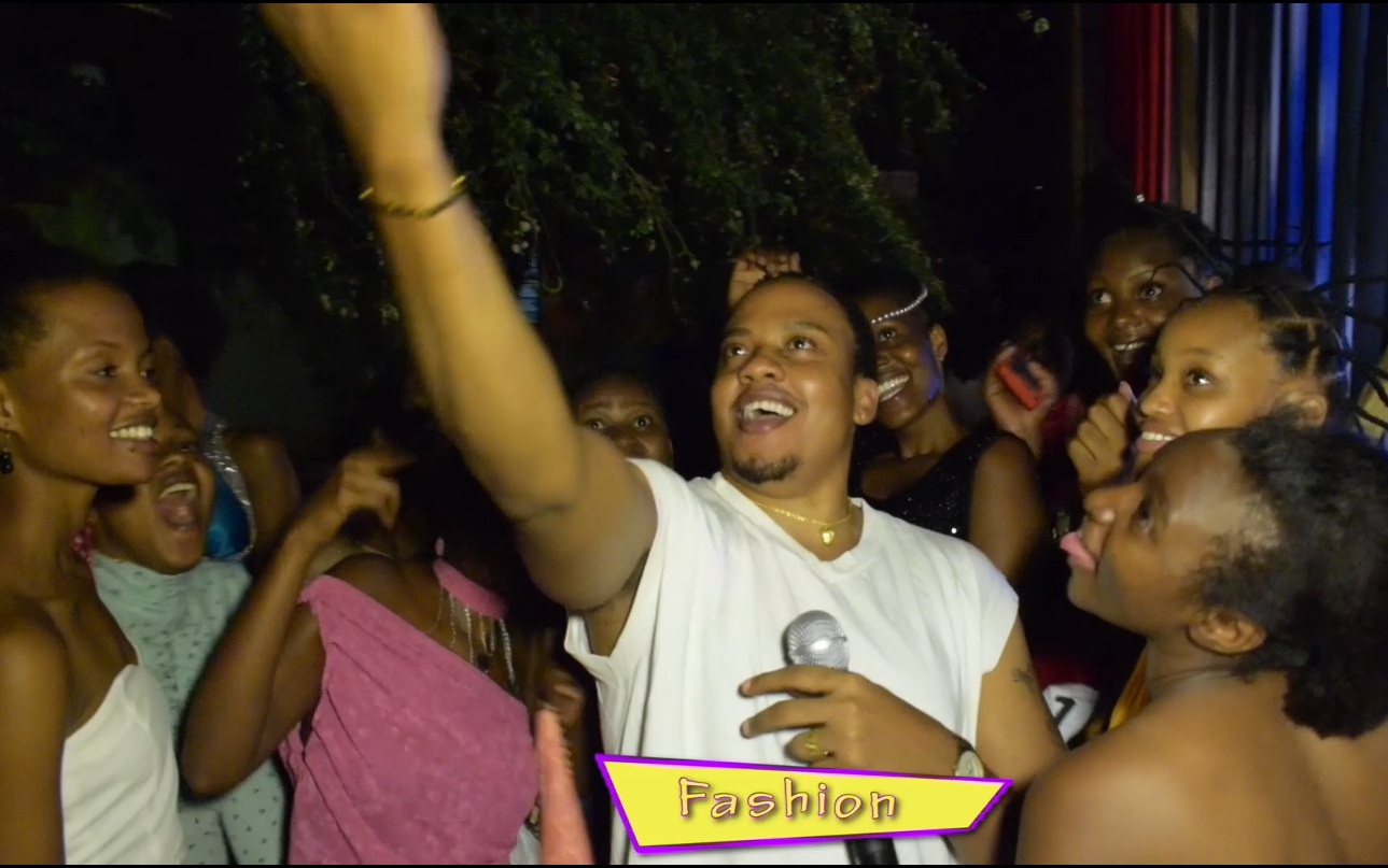 Video Ben Kinyaiya Aselebuka Na Warembo Back Stage