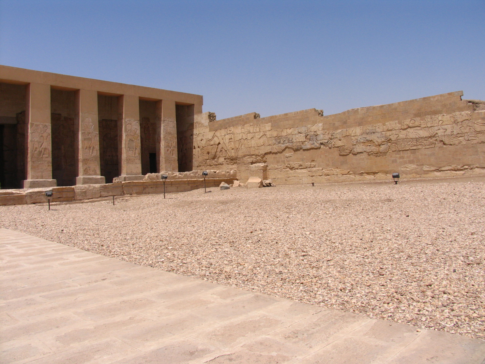 Абидос храм сети 1. Храмовый комплекс абидос. Луксорский храм храм осириса в абидосе. Храм фараона сети 1 в абидосе. Абидос храм осириса.