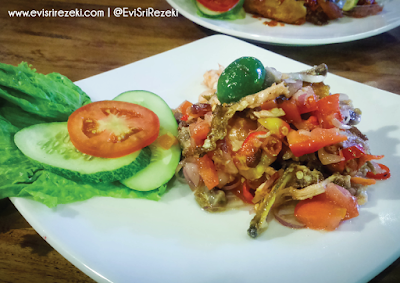 Ayam Cacah: Sensasi Kuliner Khas Lombok
