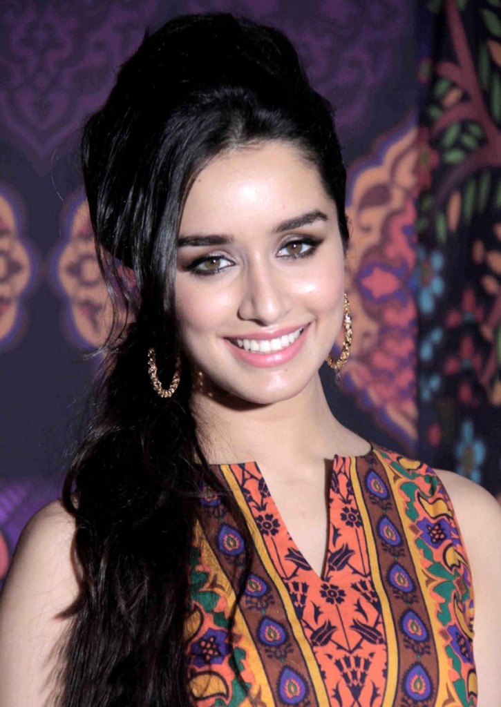 Shraddha Kapoor hot sexy look tight jeans saree navel show - Height