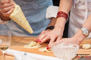 cuore di patate, pecorino e menta con pomodorino saltato...