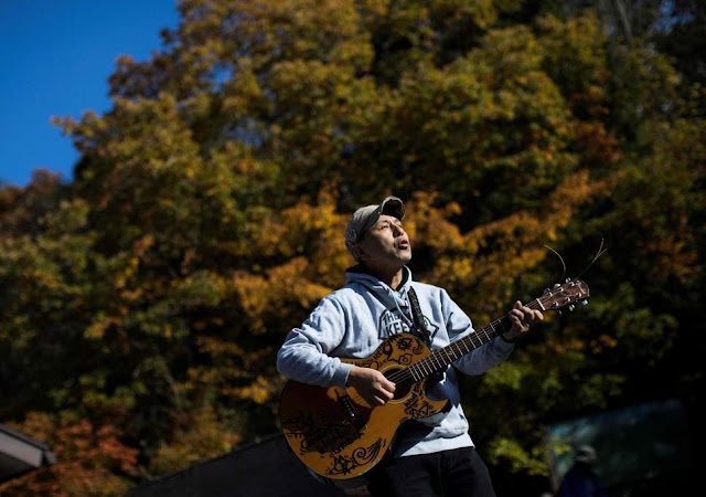 Menghilangkan Hasrat Untuk Bunuh Diri di Hutan Aokigahara Dengan Menggunakan Lagu