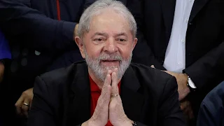 Lula ignora condenação e anuncia pré-candidatura