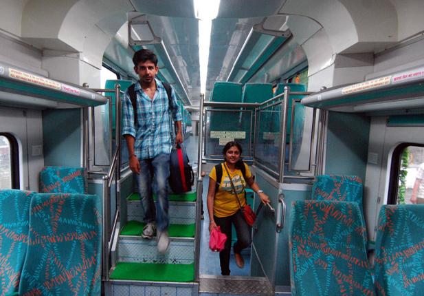 kmhouseindia: Bangalore City-Chennai Central Double-Decker Trains