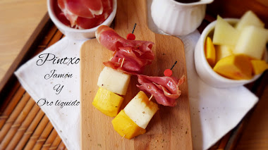 Pintxo de Jamón con fruta y Oro líquido.