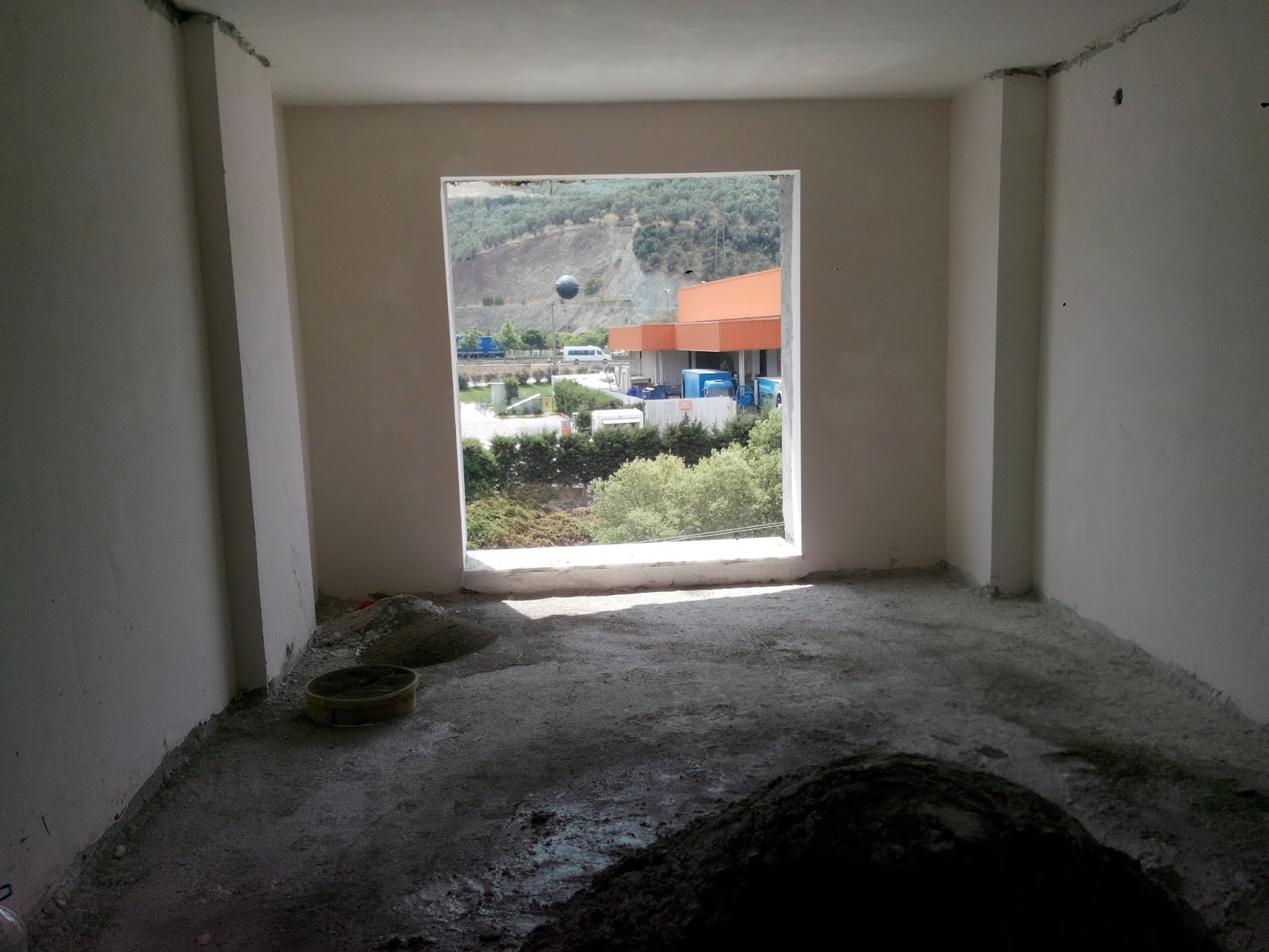 Satılık 700 metre dükkan ve 150 m ev Gemlik Belediyesi