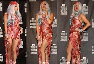 lady gaga intr-un costum din... carne